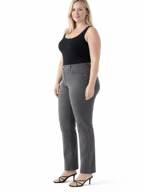 Gloria Vanderbilt Woman's Grey Slightly Relaxed Jeans  Size 16 NWT/